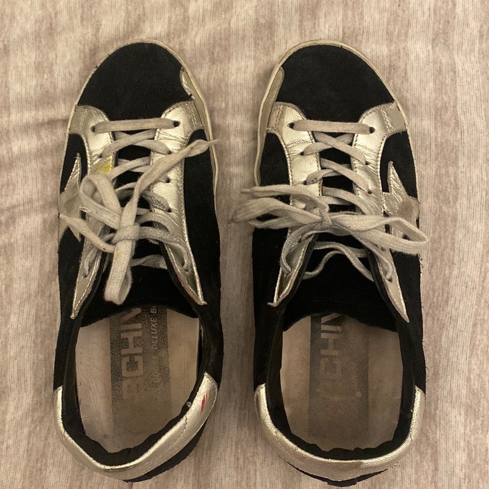 GOLDEN GOOSE